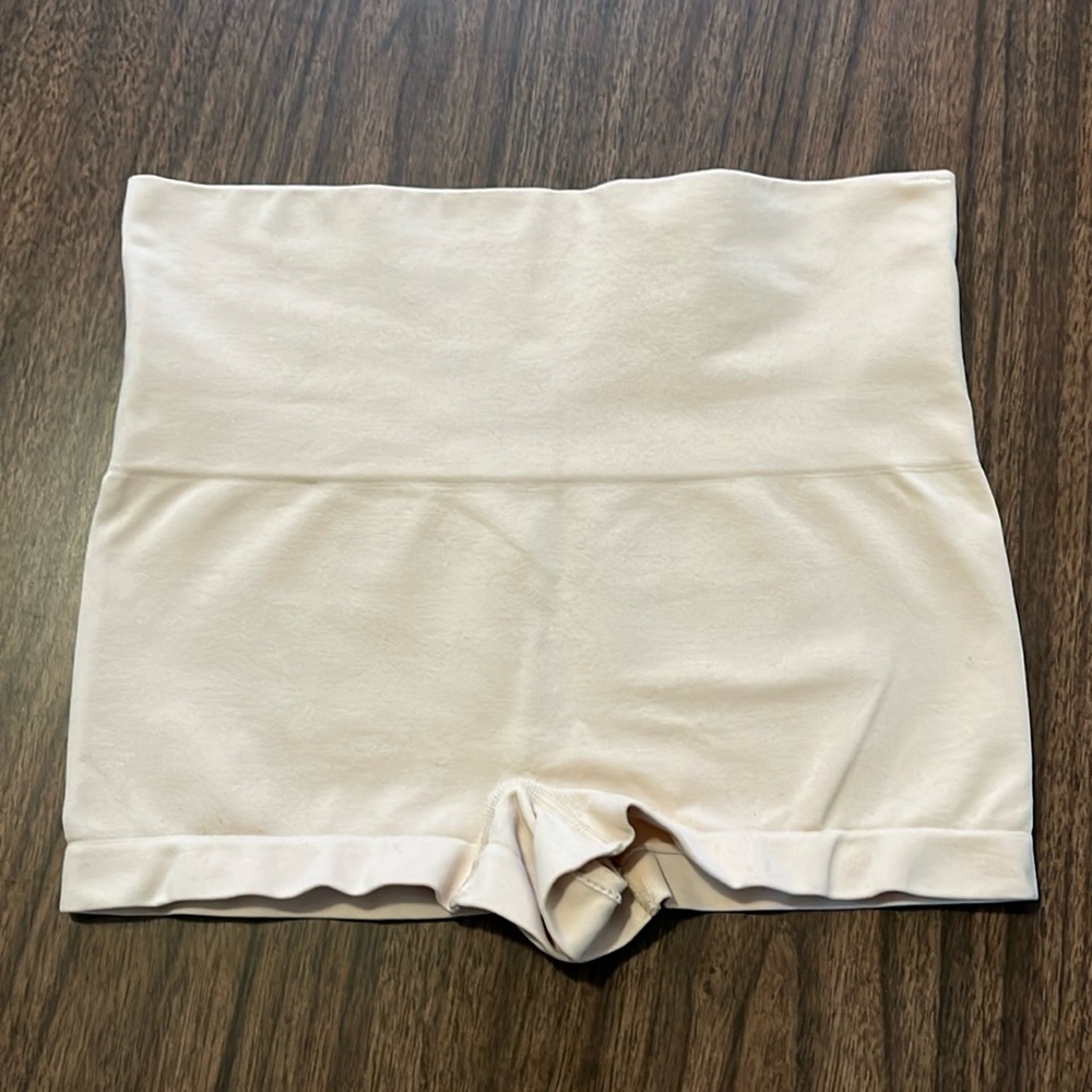Spanx Medium Everyday Shaping Boyshort